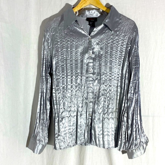 NWOT CLOTHING CO. BY NOTATIONS GORGEOUS SILVER SHIMMERING PLEATED BLOUSE - Picture 1 of 7